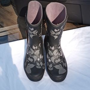 NEW CHOOKA HANDCRAFTED PREMIUM RAINWEAR EASTLAKE TILLIE MID BLACK US SIZE 8